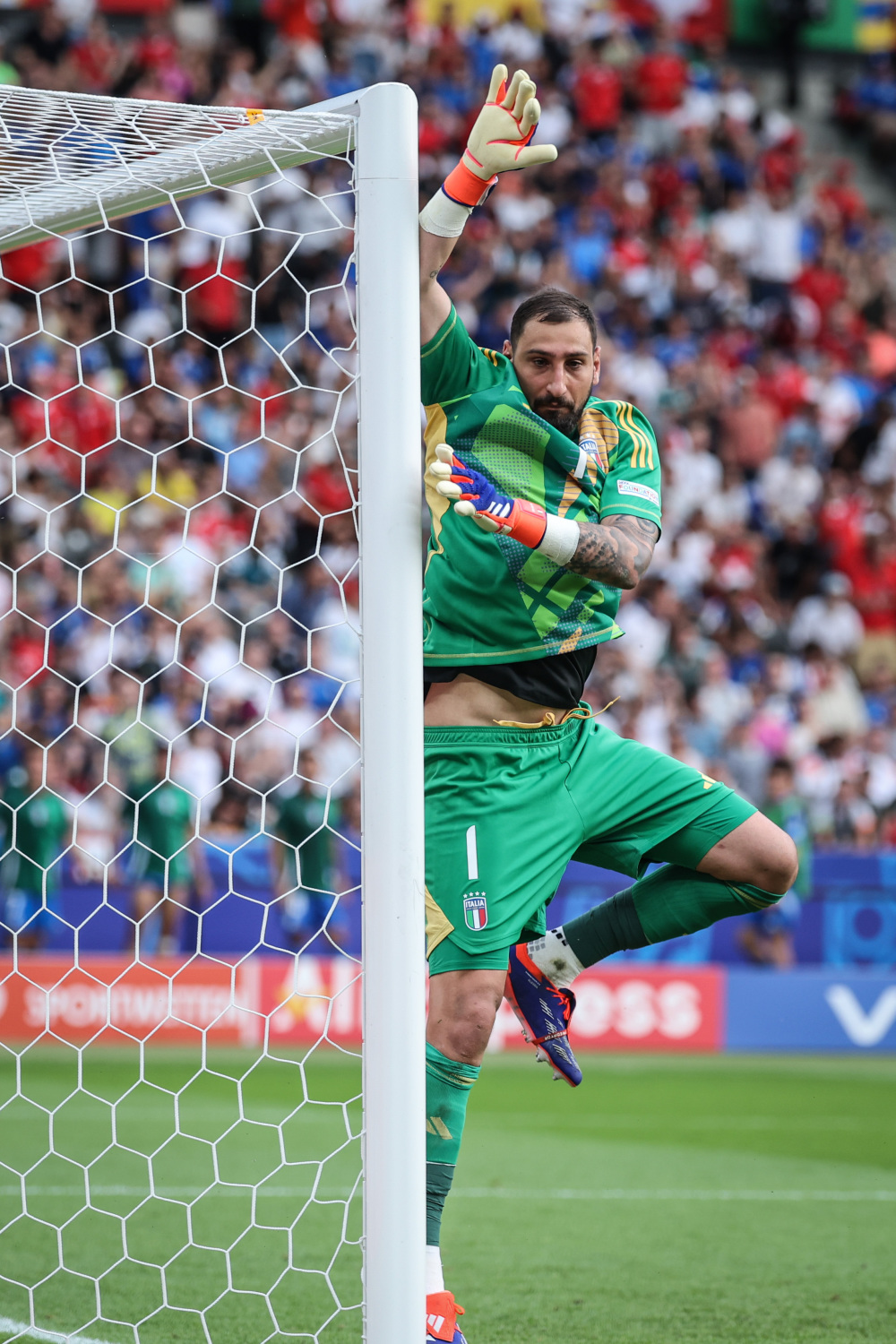 C罗在瑞士队比赛中精彩发挥,赛况扑朔迷离引发热议!的简单介绍 C罗在瑞士队比赛中精彩发挥,赛况扑朔迷离引发热议!的简单介绍