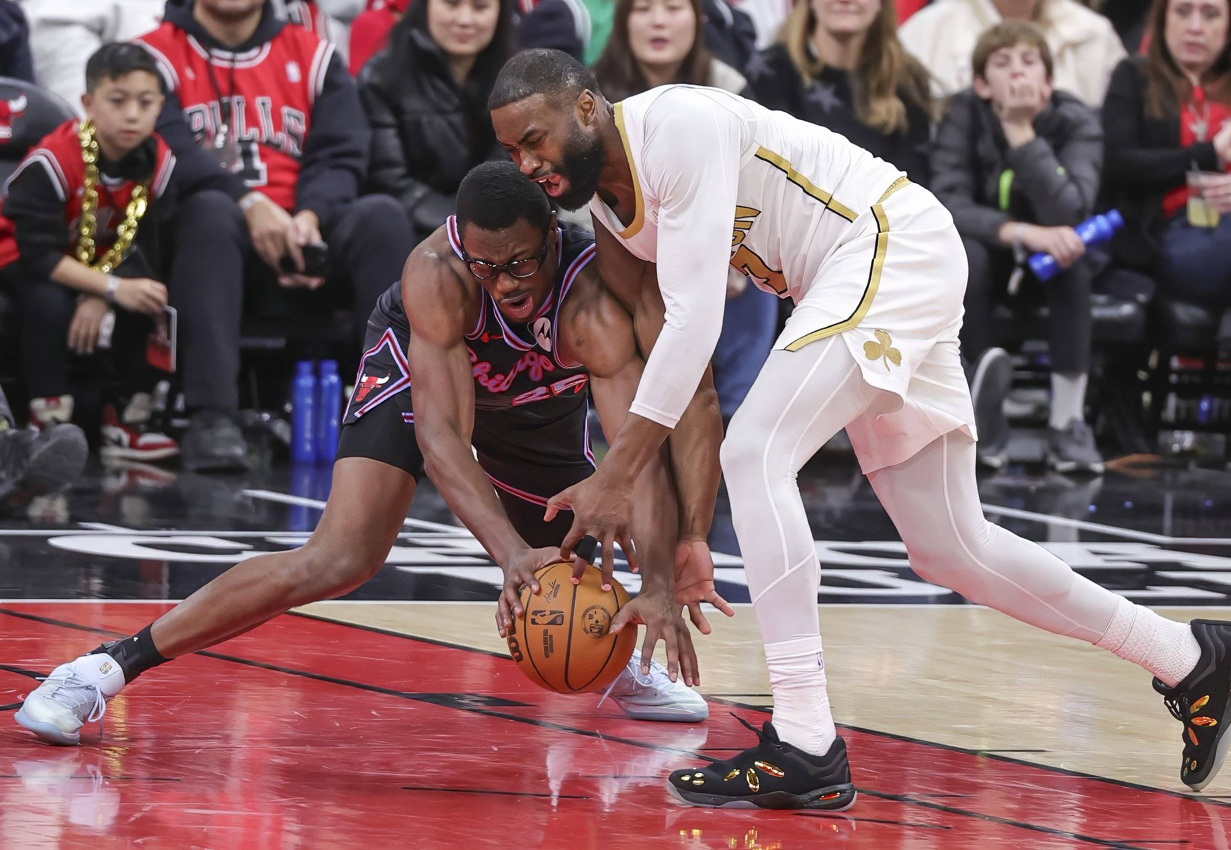 詹姆斯关键节点高光表现，公牛带队取胜！的简单介绍