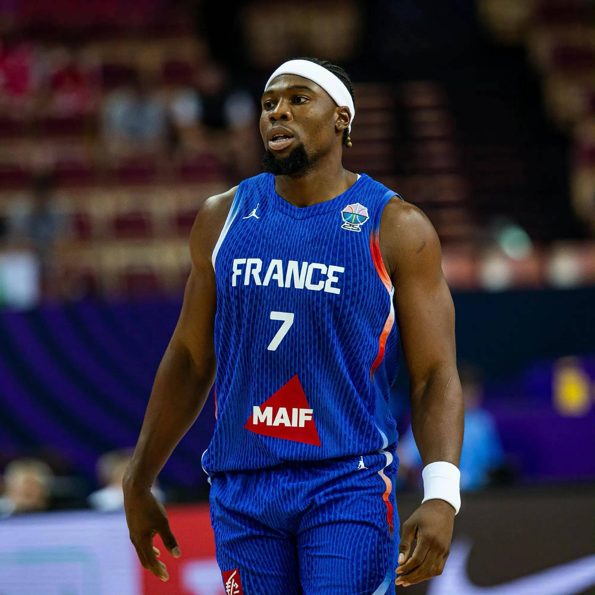 关于东契奇在中国队比赛中赛况扑朔迷离，赛况扑朔迷离引发热议！的信息